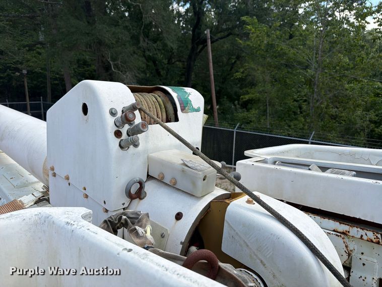 image for item ED5325 1992 International 4700 bucket truck