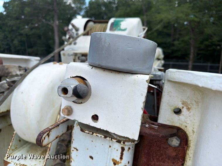image for item ED5325 1992 International 4700 bucket truck