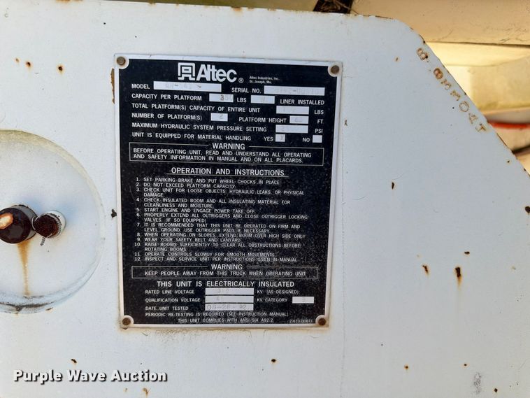 image for item ED5325 1992 International 4700 bucket truck
