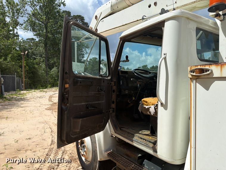 image for item ED5325 1992 International 4700 bucket truck