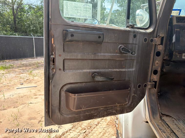 image for item ED5325 1992 International 4700 bucket truck