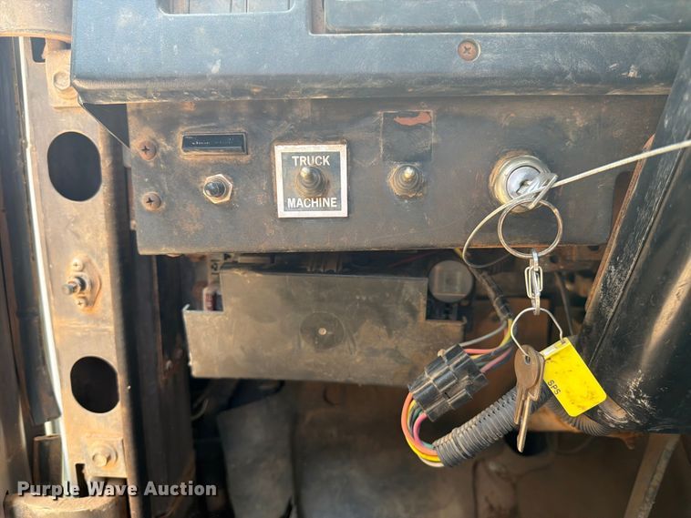 image for item ED5325 1992 International 4700 bucket truck