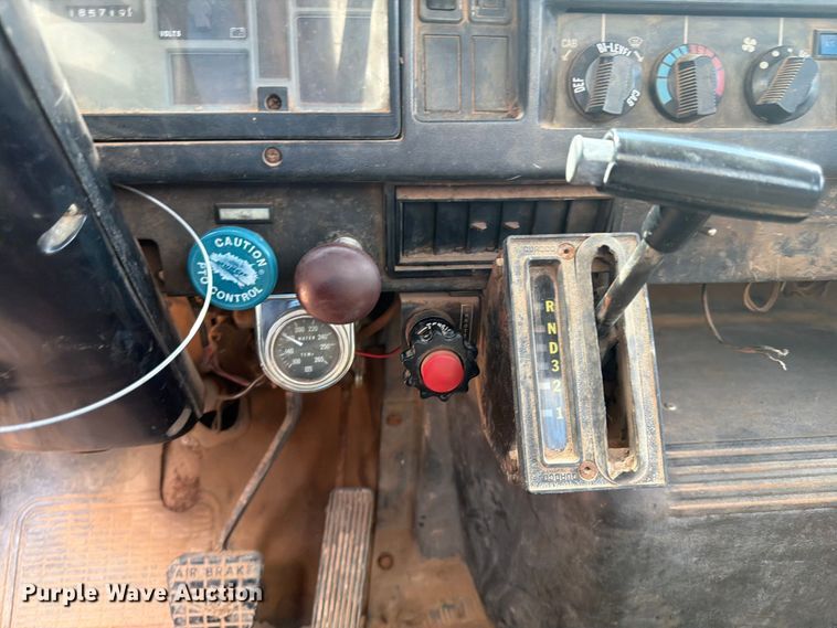 image for item ED5325 1992 International 4700 bucket truck