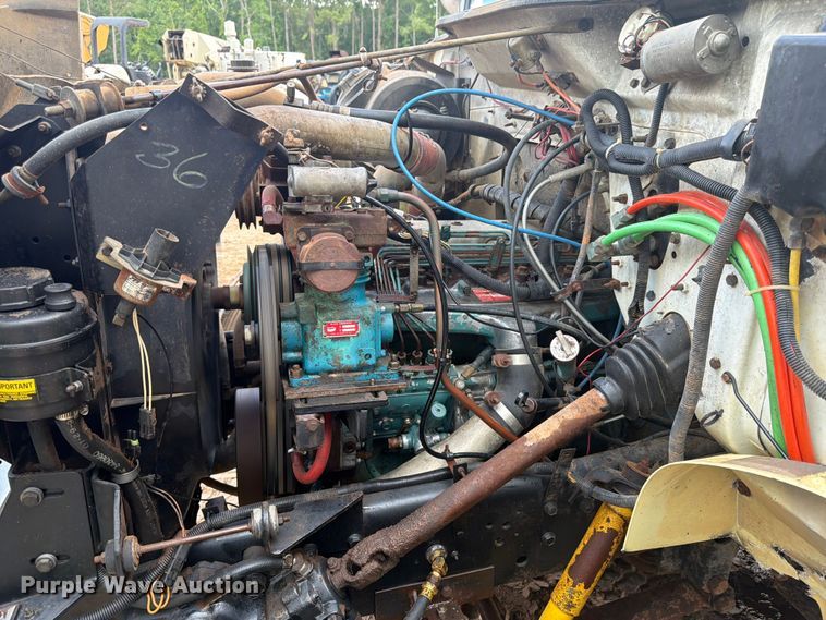 image for item ED5325 1992 International 4700 bucket truck