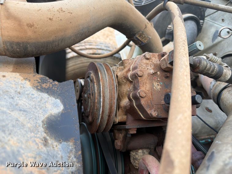image for item ED5325 1992 International 4700 bucket truck