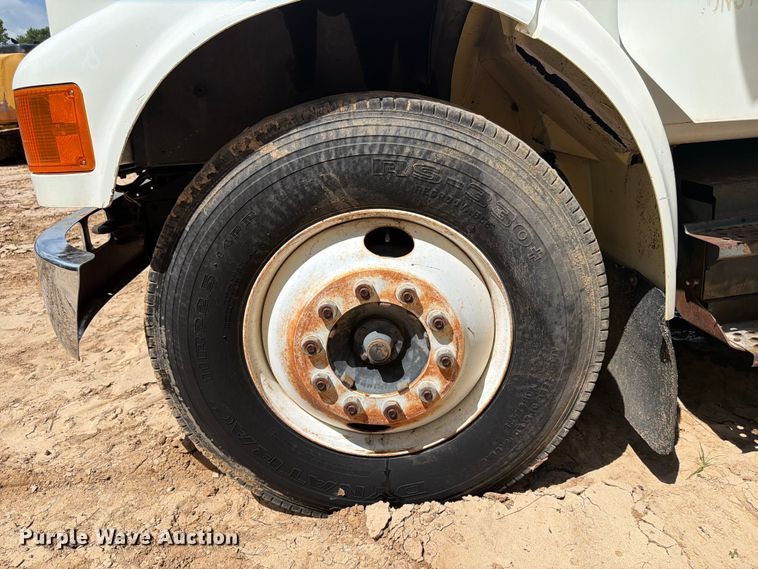 image for item ED5325 1992 International 4700 bucket truck