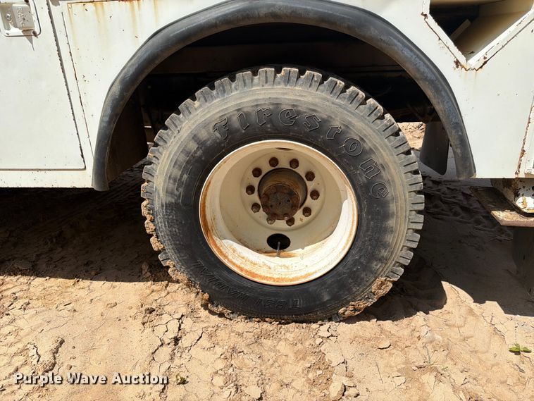 image for item ED5325 1992 International 4700 bucket truck