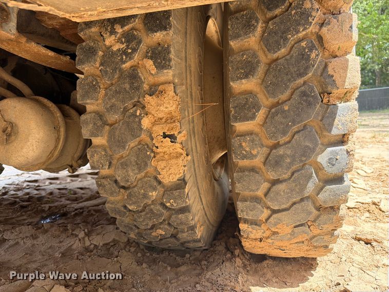 image for item ED5325 1992 International 4700 bucket truck