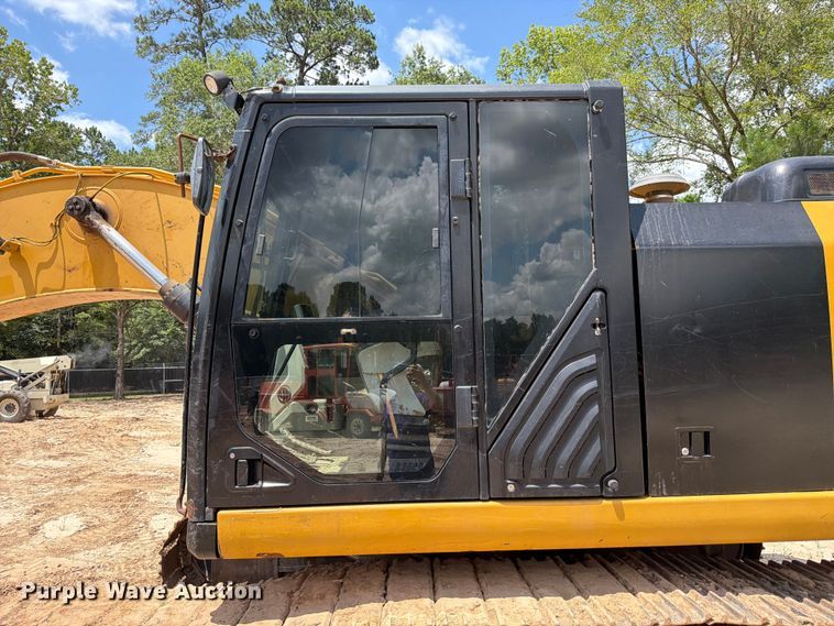 image for item ED5329 2016 Caterpillar 323FL excavator