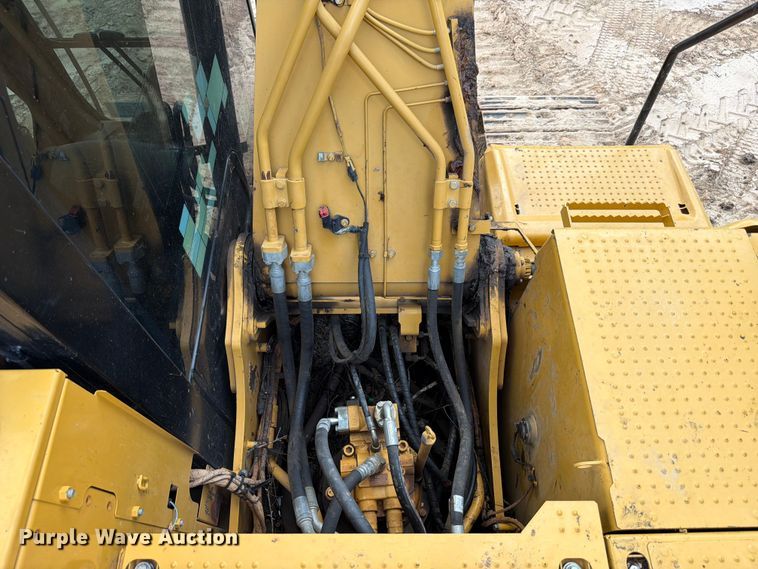 image for item ED5329 2016 Caterpillar 323FL excavator