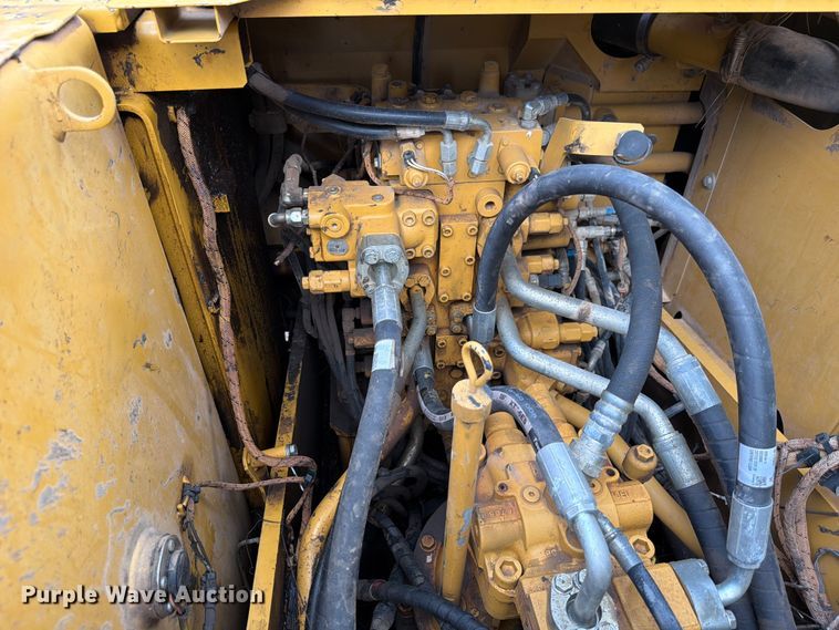 image for item ED5329 2016 Caterpillar 323FL excavator
