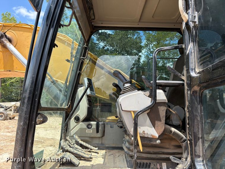image for item ED5329 2016 Caterpillar 323FL excavator