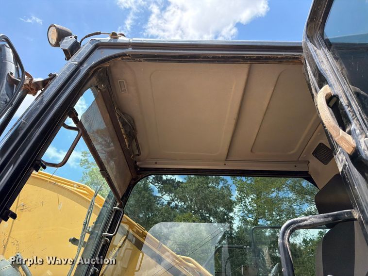 image for item ED5329 2016 Caterpillar 323FL excavator