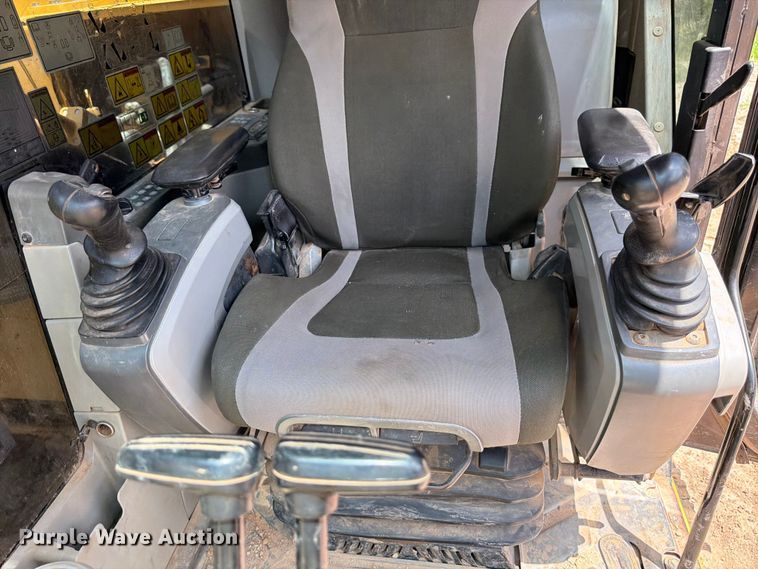image for item ED5329 2016 Caterpillar 323FL excavator
