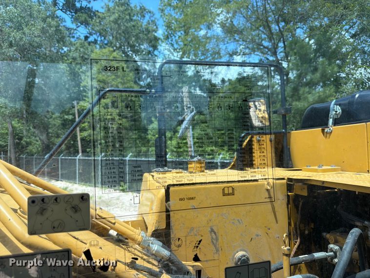 image for item ED5329 2016 Caterpillar 323FL excavator