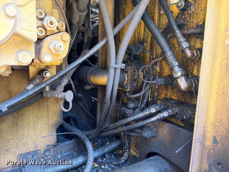 image for item ED5329 2016 Caterpillar 323FL excavator