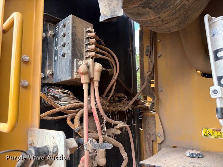 image for item ED5329 2016 Caterpillar 323FL excavator