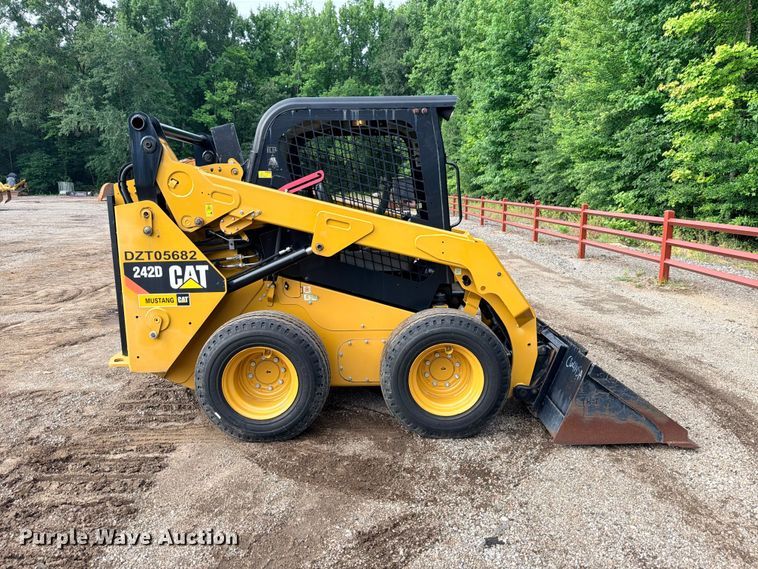 image for item ED5403 2019 Caterpillar 242D skid steer loader