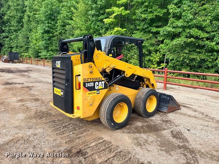 image for item ED5403 2019 Caterpillar 242D skid steer loader