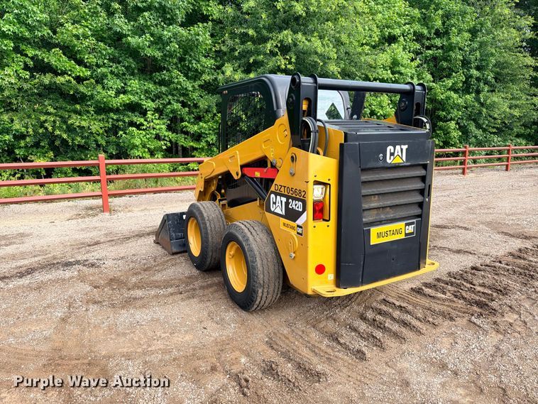 image for item ED5403 2019 Caterpillar 242D skid steer loader