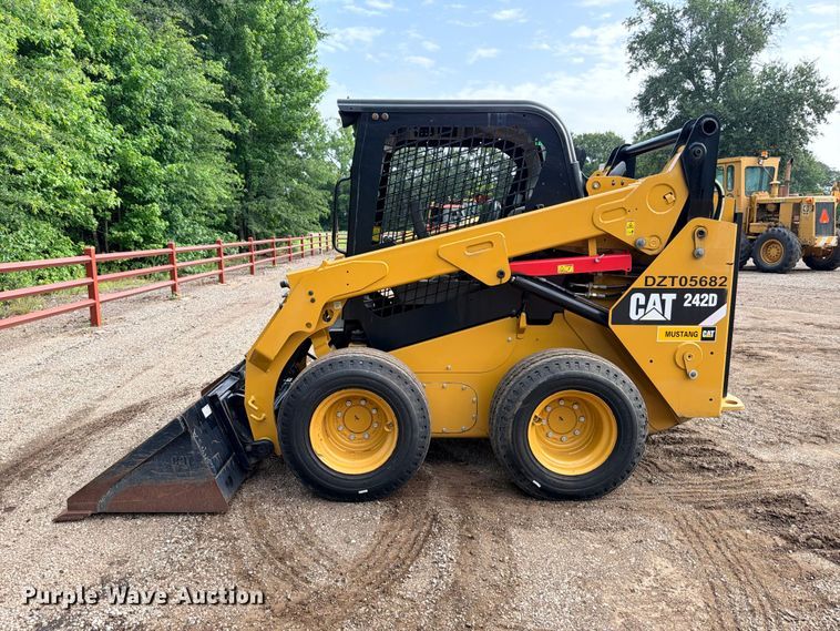 image for item ED5403 2019 Caterpillar 242D skid steer loader