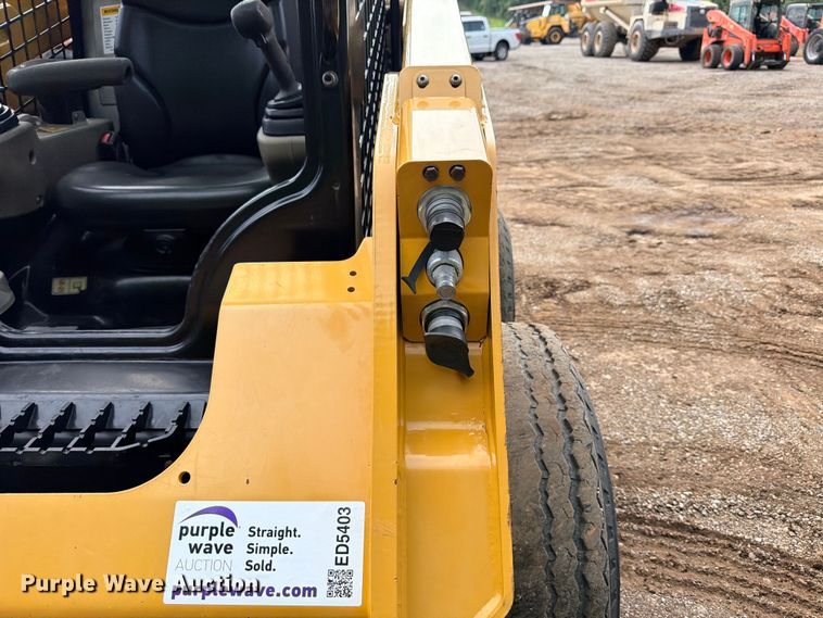 image for item ED5403 2019 Caterpillar 242D skid steer loader