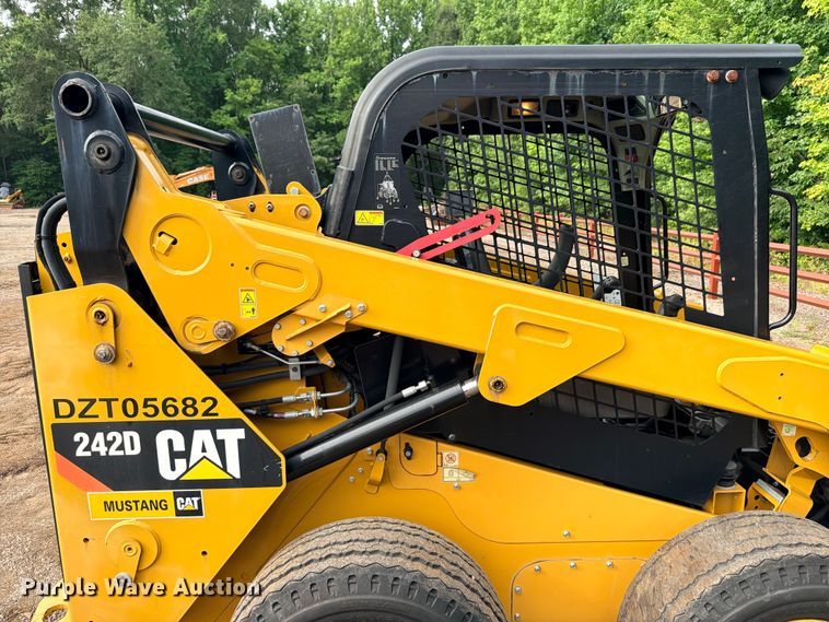 image for item ED5403 2019 Caterpillar 242D skid steer loader