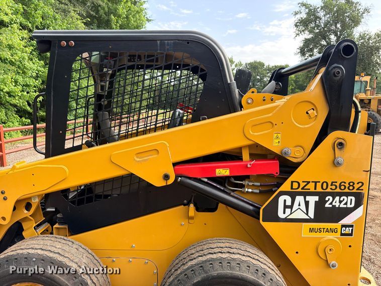 image for item ED5403 2019 Caterpillar 242D skid steer loader