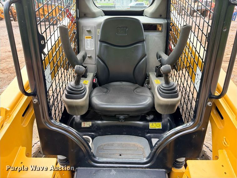 image for item ED5403 2019 Caterpillar 242D skid steer loader