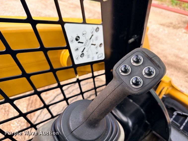 image for item ED5403 2019 Caterpillar 242D skid steer loader