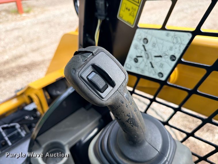 image for item ED5403 2019 Caterpillar 242D skid steer loader