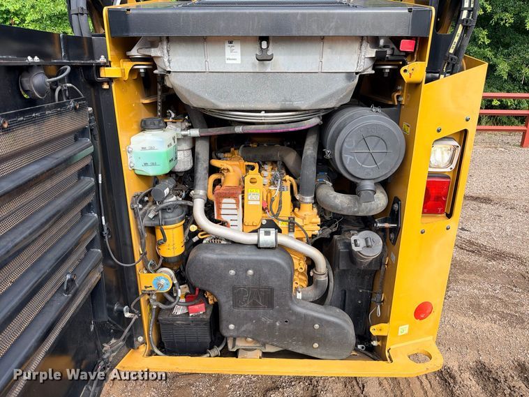 image for item ED5403 2019 Caterpillar 242D skid steer loader
