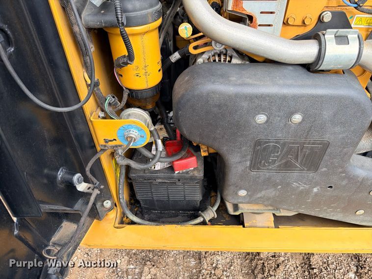 image for item ED5403 2019 Caterpillar 242D skid steer loader