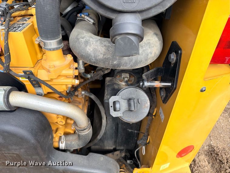 image for item ED5403 2019 Caterpillar 242D skid steer loader
