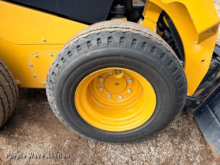 image for item ED5403 2019 Caterpillar 242D skid steer loader