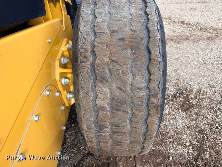 image for item ED5403 2019 Caterpillar 242D skid steer loader