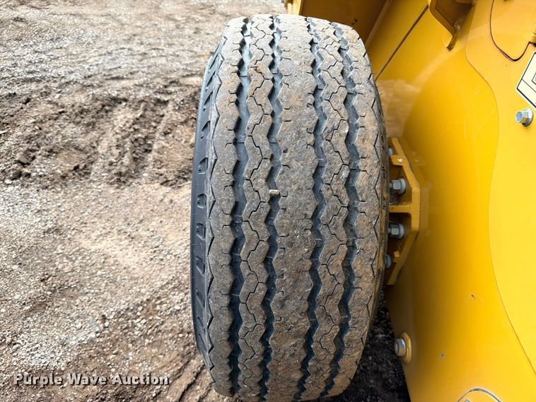 image for item ED5403 2019 Caterpillar 242D skid steer loader