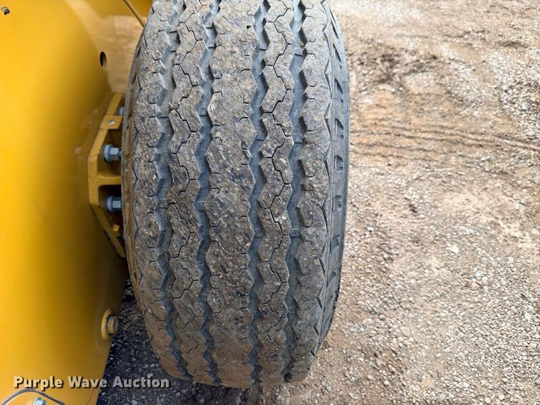 image for item ED5403 2019 Caterpillar 242D skid steer loader