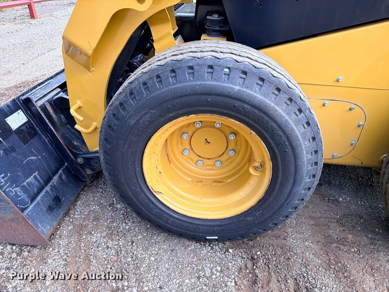 image for item ED5403 2019 Caterpillar 242D skid steer loader