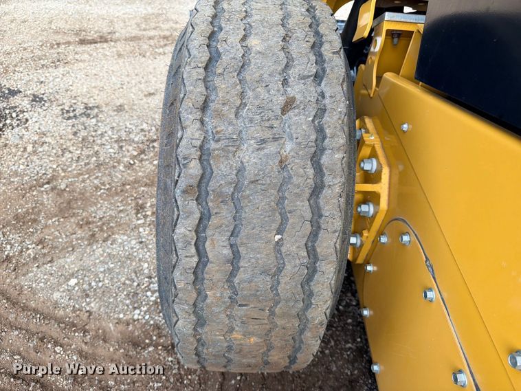 image for item ED5403 2019 Caterpillar 242D skid steer loader