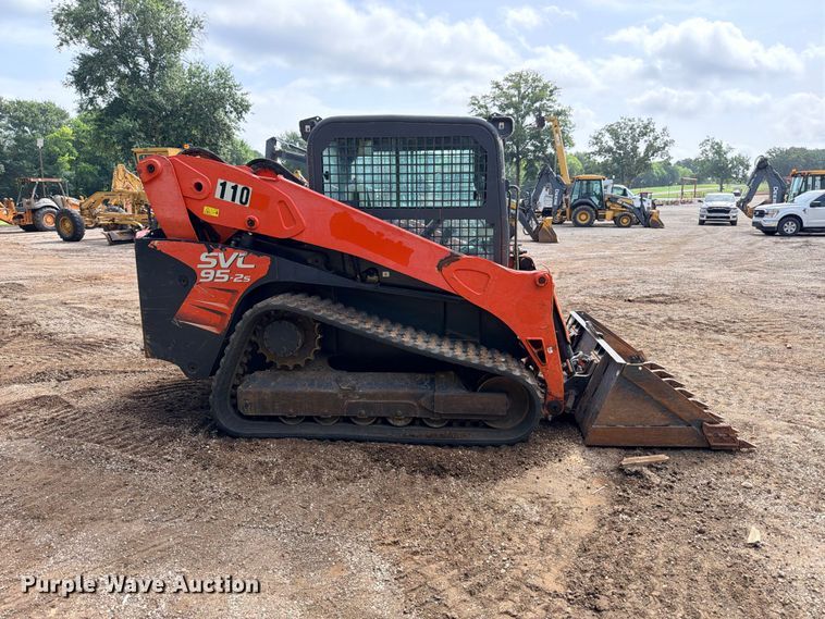 image for item ED5405 2020 Kubota SVL95-2S tracked skid steer loader