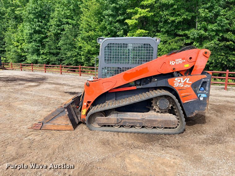 image for item ED5405 2020 Kubota SVL95-2S tracked skid steer loader