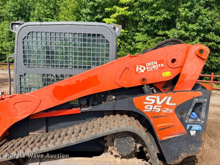 image for item ED5405 2020 Kubota SVL95-2S tracked skid steer loader