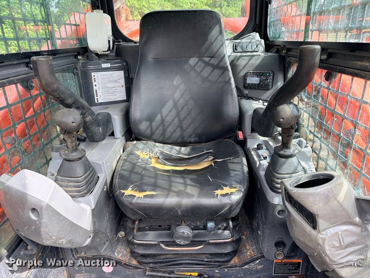 image for item ED5405 2020 Kubota SVL95-2S tracked skid steer loader