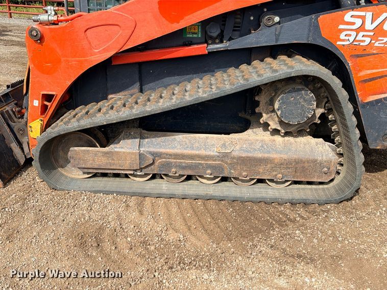 image for item ED5405 2020 Kubota SVL95-2S tracked skid steer loader