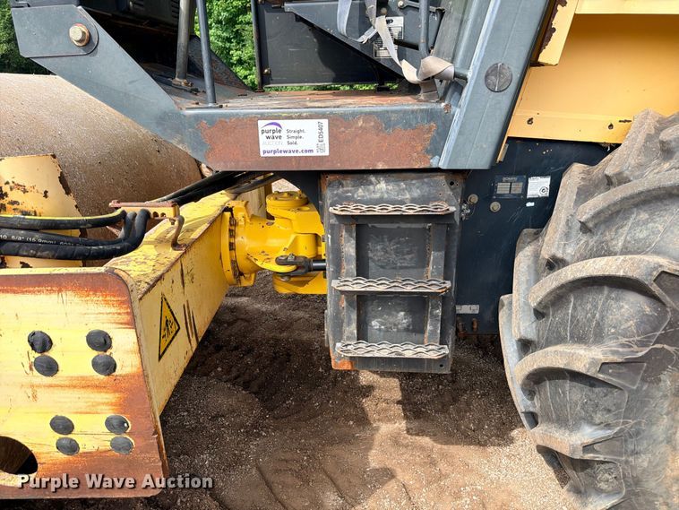 image for item ED5407 2012 Bomag BW211D-40 single drum vibratory roller