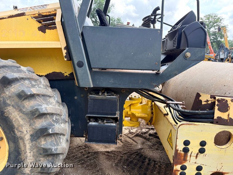 image for item ED5407 2012 Bomag BW211D-40 single drum vibratory roller