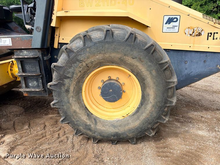 image for item ED5407 2012 Bomag BW211D-40 single drum vibratory roller