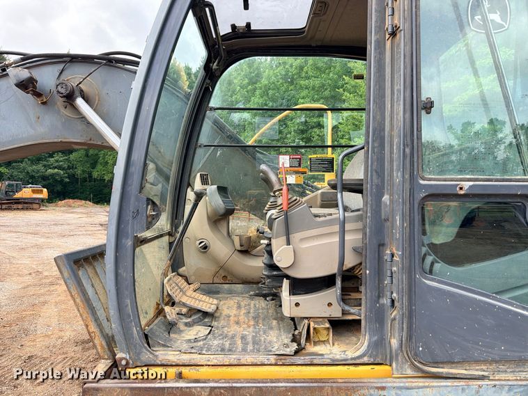 image for item ED5409 2008 John Deere 120D excavator