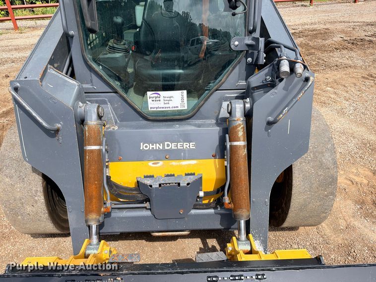 image for item ED5410 2018 John Deere 318G skid steer loader